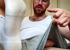 Leisurely taunting perspiring socks, soles, arse and meatpipe