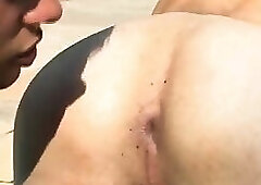 Marcelo Lagoas dando na beira da piscina