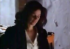 Linda Fiorentino topless with blank pants and then grabbing her brassiere from beneath the table. Then Linda Fiorentino having sex with a stud on a co