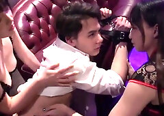 Amateur preggo hoe toys her pussy close up in fetish solo