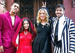 River Lynn and Amber Summer are enjoying foursome sex