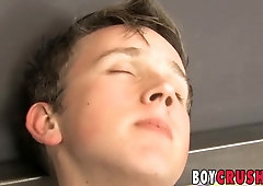 Twunk Wanks off while Boinking his Bootie with Faux-Cock