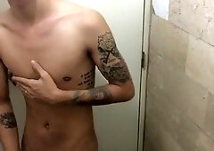 Nice Blondie stud shoots a load in Shower