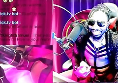 Steamy story time with Vaughn Solaire