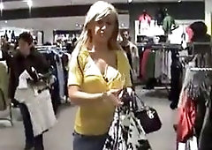 Sex in der office blonde umkleide oral