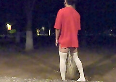Studs in white stocking fap and finish off in the park, many passersby are observing