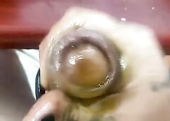 One afternoon Queen Jessie Ross masturbates her rod with thick babe and gives us an incredible jet of void urine. Jessierossts.com