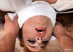 Plump hottie Yola Flimes pleasures her horny lover in POV