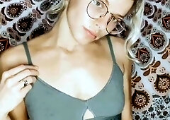 Amateur Webcam Cute Teen Plays Solo with Big Dildo