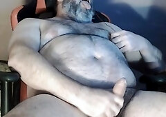 Hairy daddy and cub enjoy a passionate sixty-nine on cam