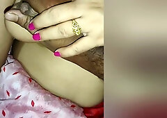 Desi Hot Bhabi Oper Her Sari In Front Of Devar