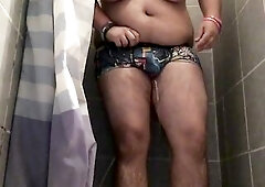 Trans FtM hopeless to pee and juicy himself
