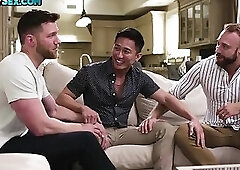 Asian stud barebacked by muscled jock in front cuckold BF