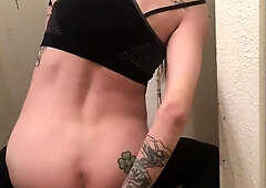 Yoga Dame Likes Juggling her Rump