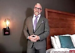 Sexy mature hunk lan Cepart sniffs on his pantyhose solo