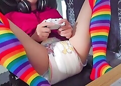Gamer Kinkytwinkpamps has a little accident in his diaper