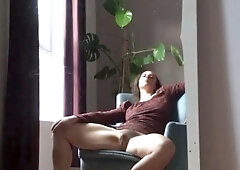 Home Alone Horny Milf Fingers Herself to Orgasm on Webcam