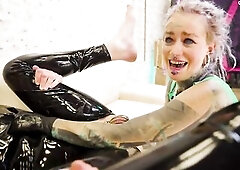 Tattooed Beauties & Alternative Male – Latex, Anal Fisting, Ramrod Cage