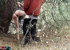 Amateur MILF with nice ass gets fucked and creampied outdoors