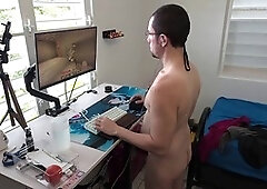 A horny naked guy plays Minecraft solo