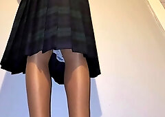 Pleated microskirt with white glide.