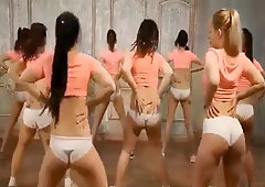 cool Sexy Twerk vs red-hot Hot tranny