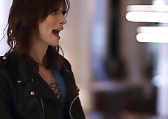 Joel's wife can let him fuck transwoman beauty like Korra