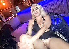 Aventuras do Casal Mattos - With her cunt undressed at the club and having sex in front of everybody