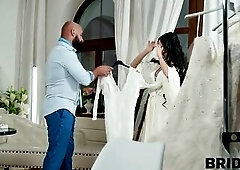 BRIDE4K. Glamorous and nasty youthful bride jumped on a large wang during the time that the groom was expecting