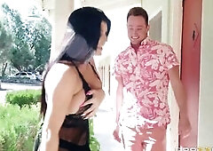 Stranded in nothing but her lingerie, timid Spring Breaker Van Wylde offers for her to use his room to get changed.