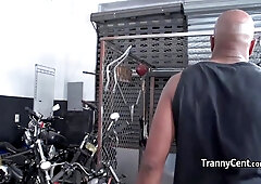 Auto mechanic fucks slutty shemale