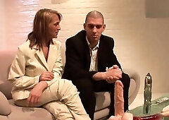 Welcher Vibrator passt in welches Loch??? Die geile Herausforderung, für unsere Mädels, sich ein wenig Geld hinzu zu verdienen!! Was geht rein in Fo