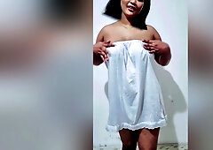 අන යට සය ඇඳගන සකස වදයට - Sri Lankan Girl Wearing Underskirt