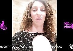 This chab comes to drop me a package, I take the opportunity to suck it and get screwed I loved her