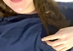Brunette solo masturbation on webcam