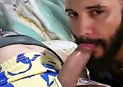 Peguei o tiozo de pau duro na cama
