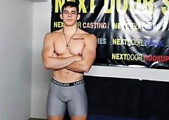 Beefy newcomer Toby Reed jerking his hard dick