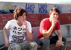 Two Czech twinks get busy in an amateur 3some