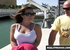 Amateur teen (Holly West) gets her Ass Fucked at river - reality kings