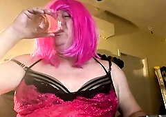 naughty sissy hog fills a glass with hawt yellow urinate then takes its ass-plug out and dips it in the glass. Puts the pissy plug back in its apertur