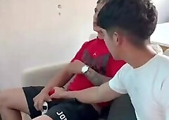 Santiago de Sousa/ Desousadios porno gay con Kevin su amigo hetero