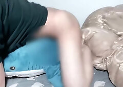 Video Of Sissy Masturbating With A Plush Shark女装 男の Crossdresser 床オt