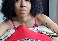 Sissy colombiana Veronica Sanders succhia cazzi in pubblico