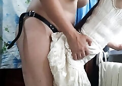 Мои огромные сиськи шлепают ее по спине, когда я трахаю её страпоном - Lesbo_illusion