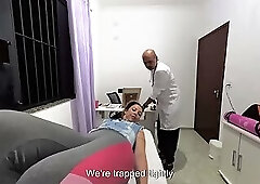 Orthopedic doctor takes off the patient's clothes and ejaculates on her face.