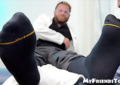 Babe Dan sucked the lovely feet & got a foot job by horny Riley