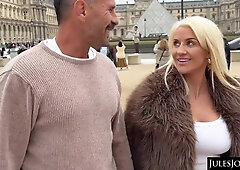 Coming to France, the lovely blonde Sienna Day is happy to spend some time with Mnauel Ferrara