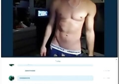 Aussie lad cums all over himself