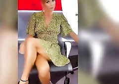 Hawt Amanda showing off her pretty pins