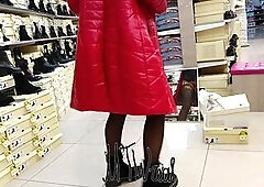 Shoe store flash, December 2024